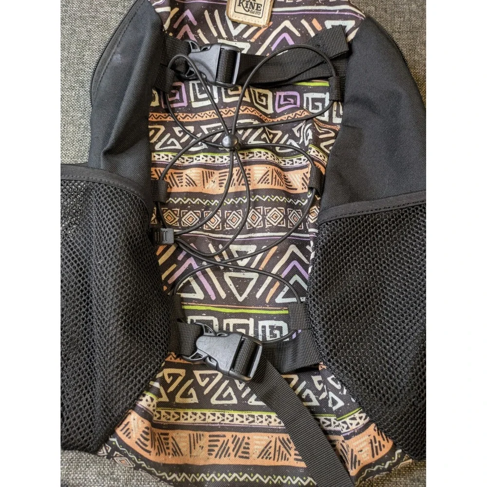 Dakine Wonder 15L Melbourne Backpack Snowboarding , Hiking Geometrical Bag
